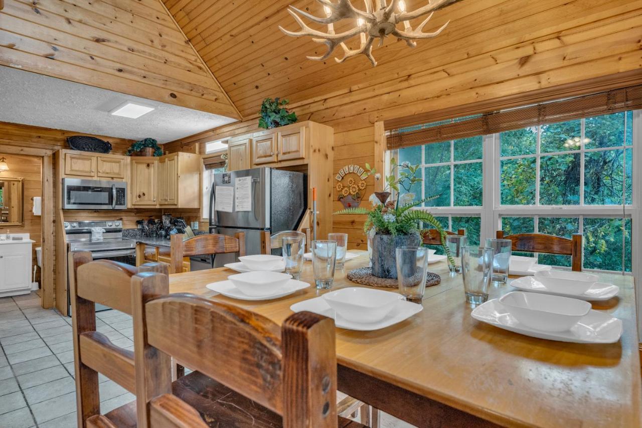 Red Oak Ridge, Hot Tub, Pool Table, Wifi, 1089 Free Tickets Each Paid Day, Dollywood And More Sevierville Exterior foto